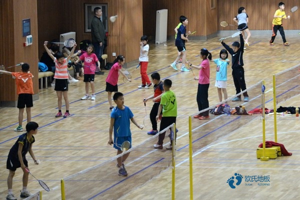 大學運動館地板施工隊2